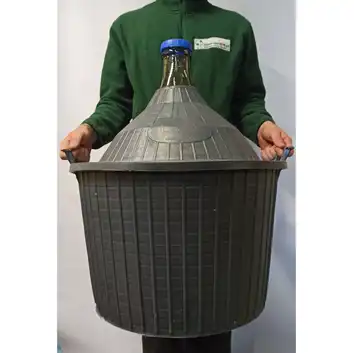 Balon galon 54l w koszu plastikowym