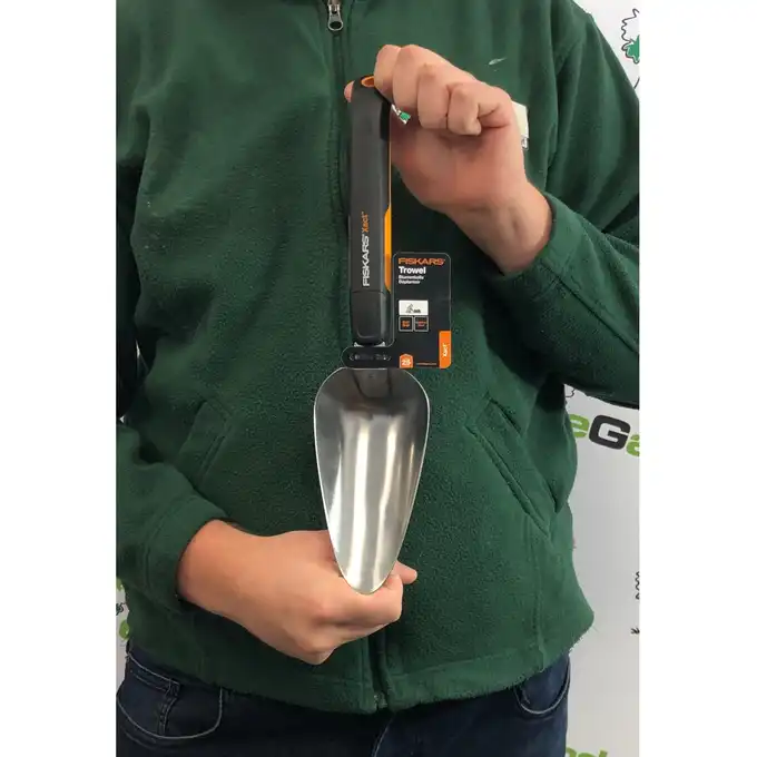 Łopatka Fiskars Xact ze stali nierdzewnej!