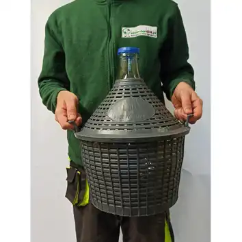 Balon na wino w koszu plastikowym 10L